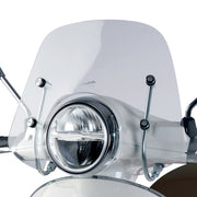 Afbeelding van een Transparant flyscreen scooteronderdeel.