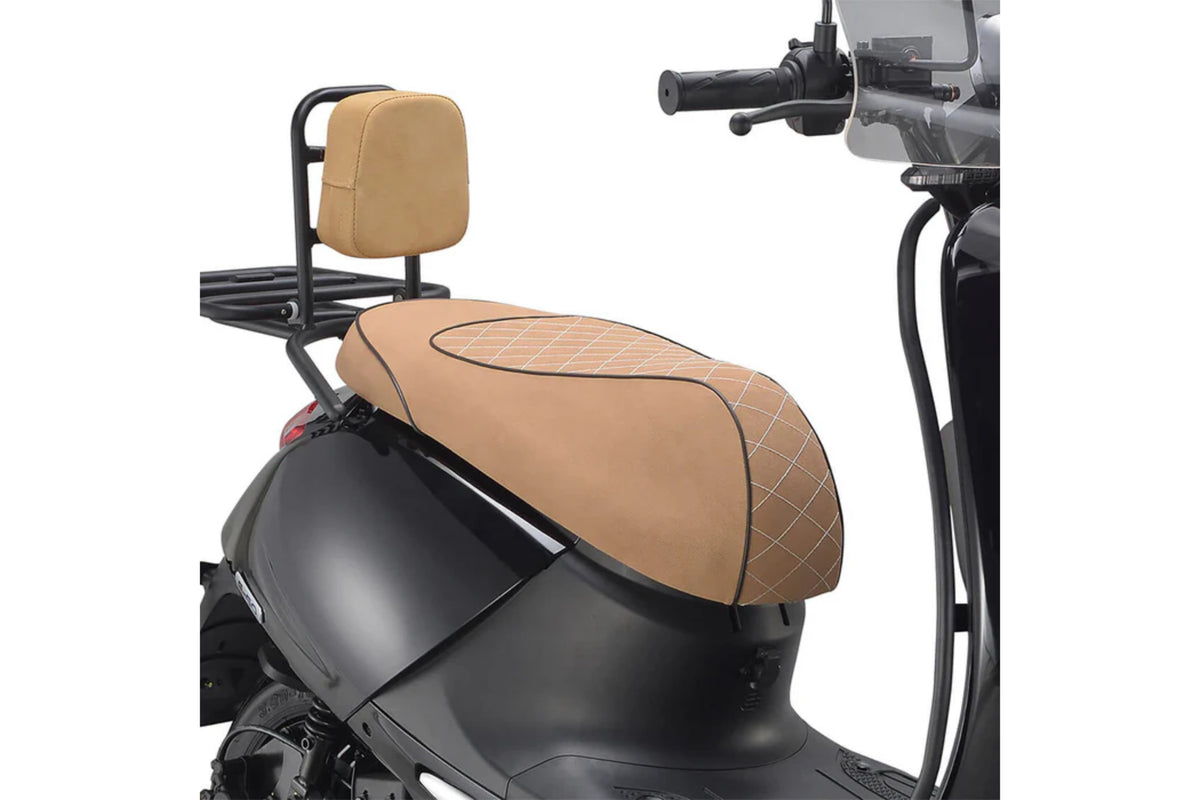 Afbeelding van een IVA E-GO S3 Special Zadel Lichtbruin motor vehicle seating.